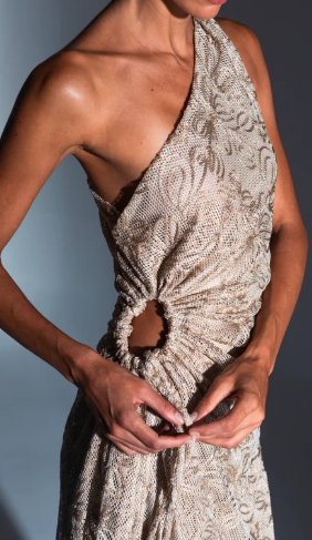 VESTIDO MIDI ONE SHOULDER, 
ESTAMPADO PAISLEY ( FORRADO )